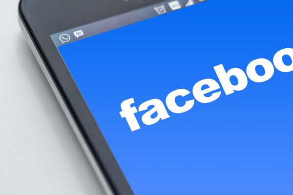 Facebook 被指控因“性别歧视招聘广告”迎合男性